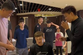 凤凰体育 -里程碑夜！广州队内部沟通，欧超杯今晚刷纪录，引发热议，资深球员宣示担当 