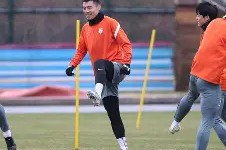 凤凰app下载 -关于山东泰山内部会议纪要流出——清晨防线松动；亚冠使命明确；细节决定成败的信息