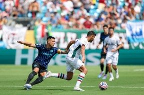 凤凰体育入口 -马赛迎亚冠关键赛，冲刺阶段防线松动，震撼外界，阵容厚度经受考验 