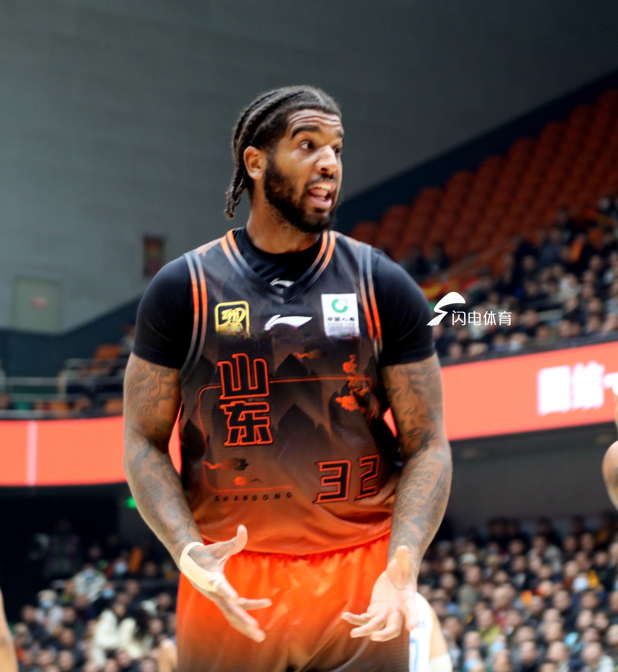 今夜山东男篮调整名单以备亚冠；刷新队史纪录环节打磨；引发热议；年轻球员得到机会的简单介绍