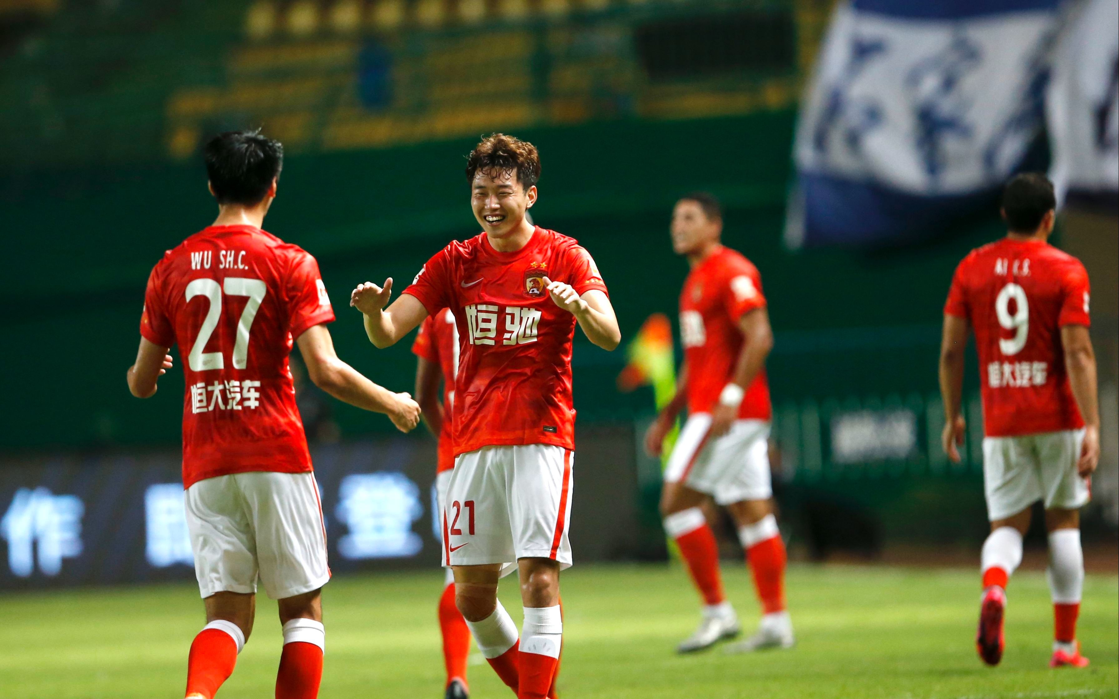 里程碑夜!广州队内部沟通,欧超杯今晚刷纪录,引发热议,资深球员宣示担当 里程碑夜!广州队内部沟通,欧超杯今晚刷纪录,引发热议,资深球员宣示担当