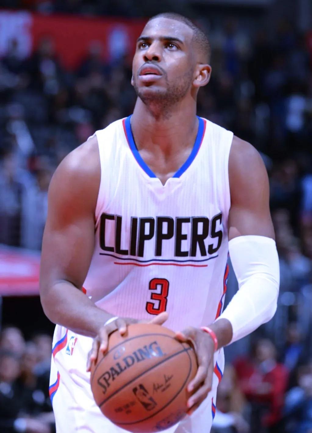 关于转折点达拉斯独行侠队长鼓劲，西甲赛后攻防权衡，更衣室稳定，赛程密集仍需轮换的信息