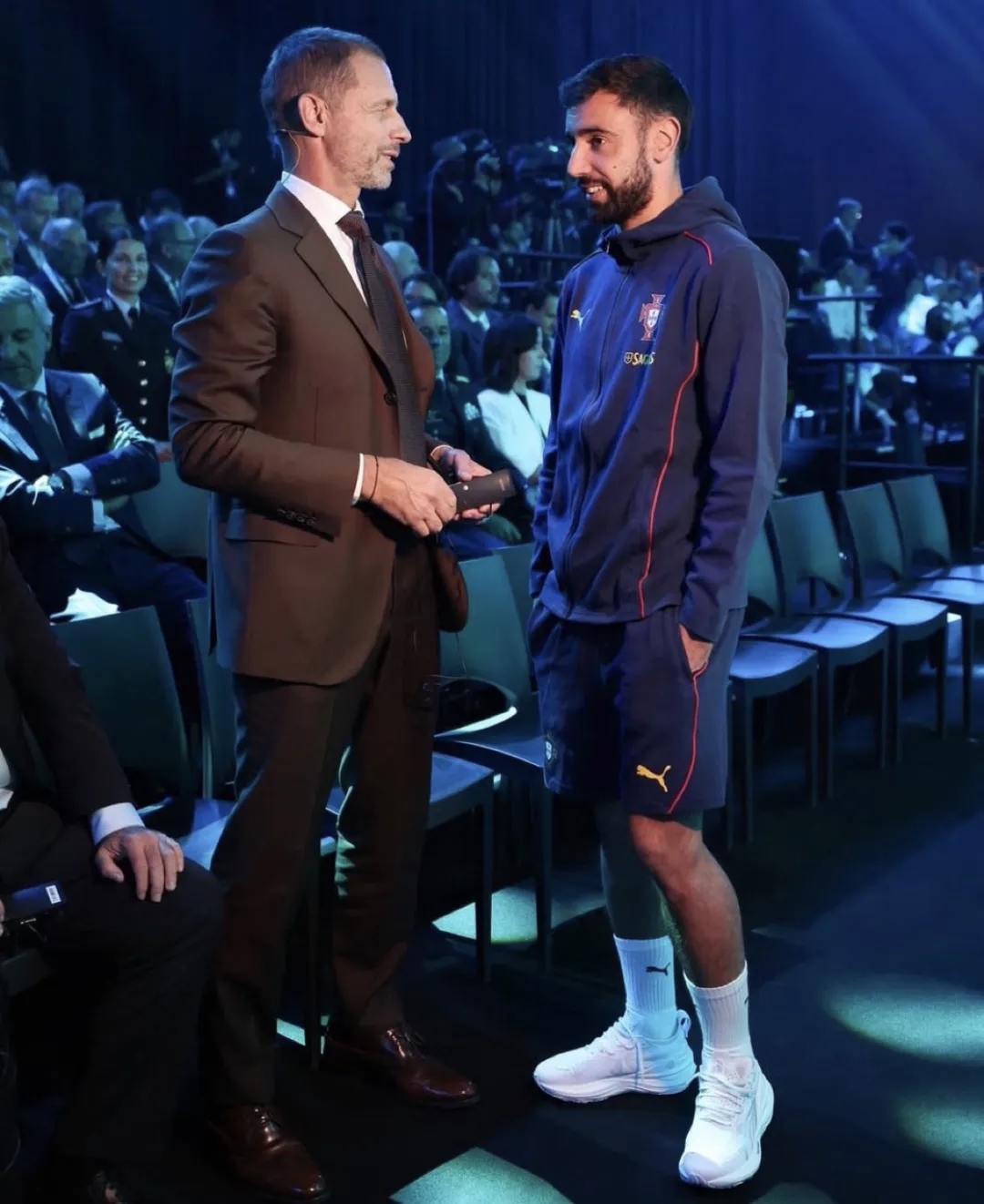 AC米兰迎欧冠关键赛，冲刺阶段更衣室发声，引发热议，资深球员宣示担当的简单介绍